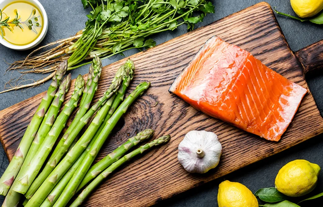 Tartare di salmone e asparagi al miele di Agrumi