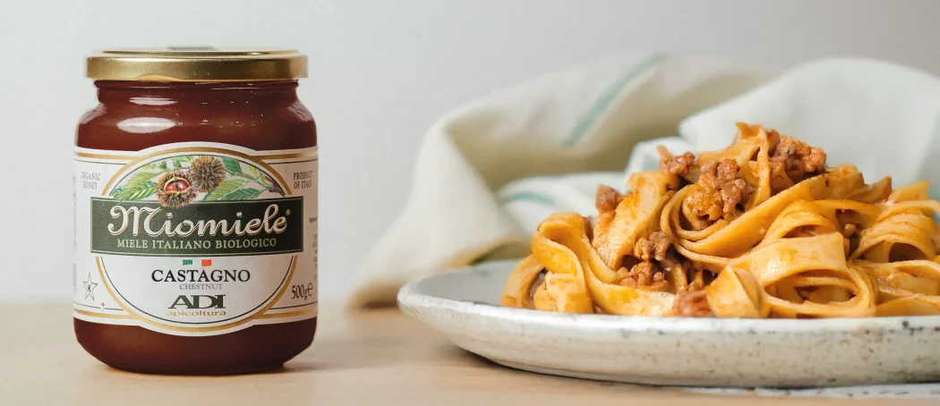 Miele di castagno, tagliatelle e ragù_ una ricetta al miele rustica e deliziosa.webp