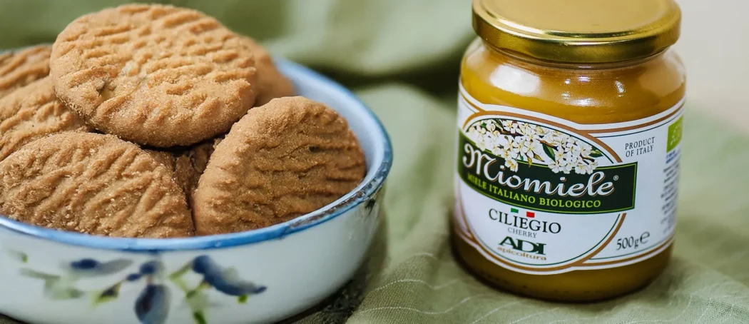 Biscotti con miele di ciliegio